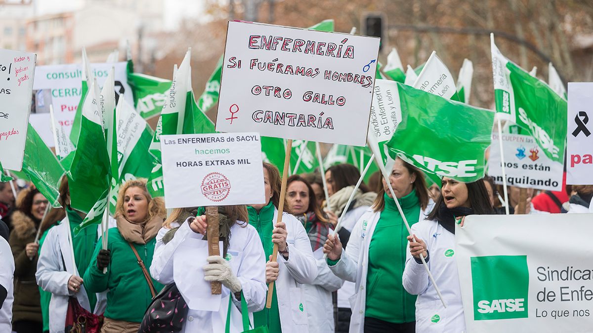 Decenas de enfermeras de Satse en una protesta de hace meses. | ICAL