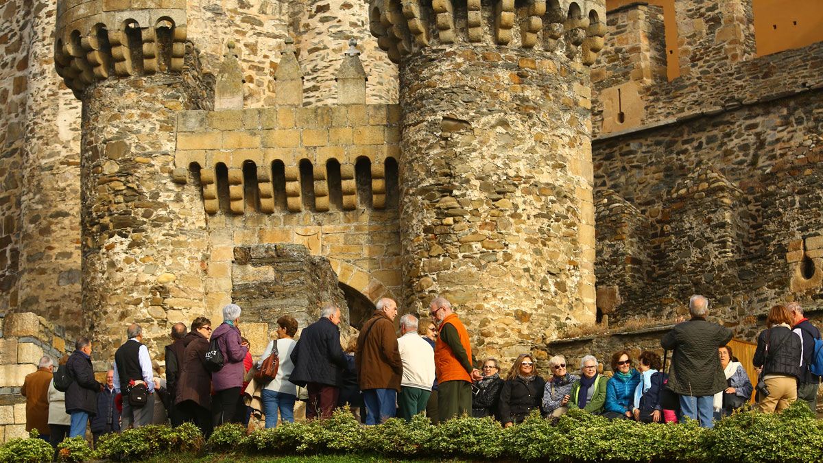 El Castillo de los Templarios volvió a ser el principal reclamo para los turistas. | C.S. (ICAL)