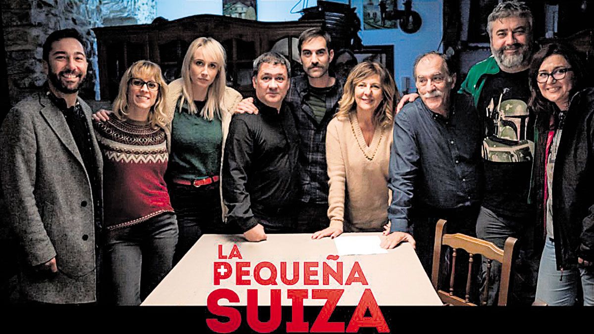 Sonia Pacios, al lado de Kepa Sojo (primera a la derecha) con el reparto. | Andrés Paduano