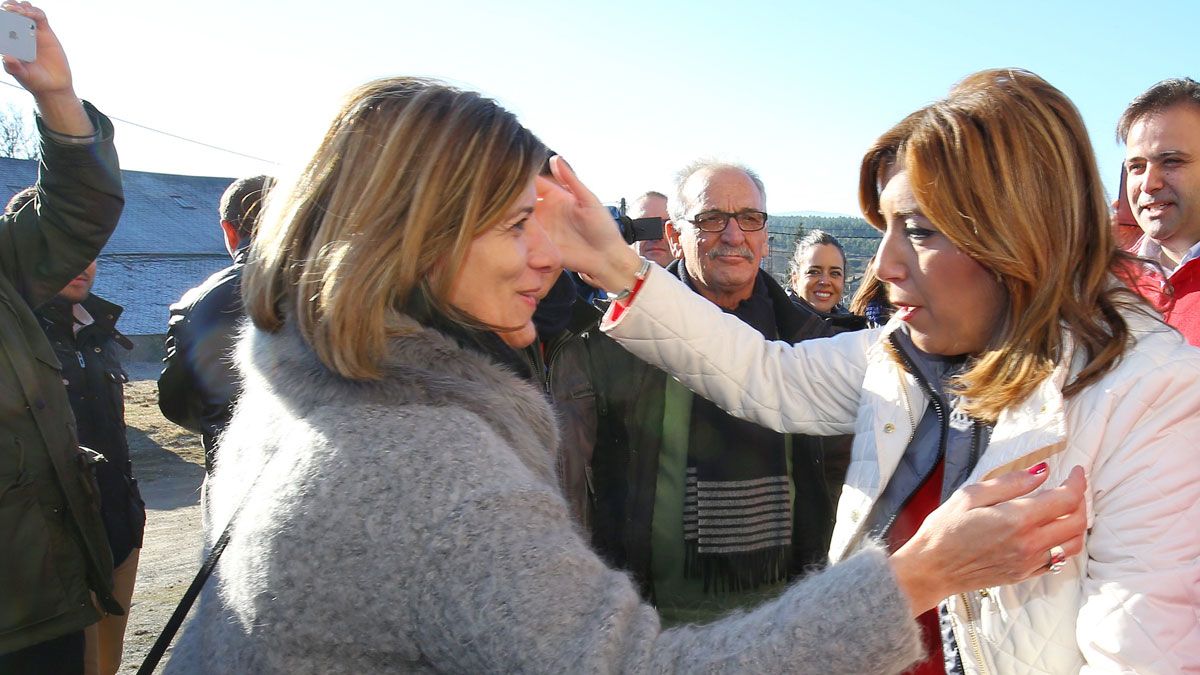 La lcaldesa de Fabero, una de las tres regidoras en el Bierzo, en imagen de archivo junto a la ex presidenta andaluza Susana Díaz. | Ical