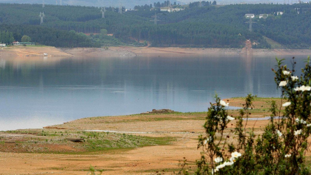 Las tranquilas aguas del embalse de Bárcena. | Ical