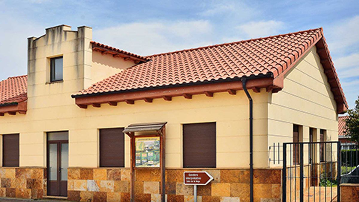 Exterior del Museo Mundo Mosca en Soto de la Vega. | ABAJO