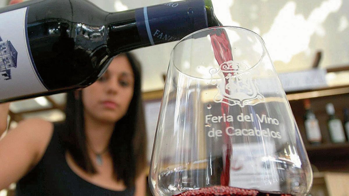 Celebración de una feria del vino anterior en Cacabelos . | C.S. (ICAL)