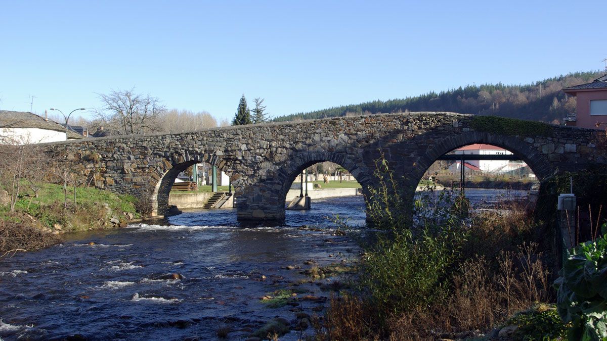 Puente sobre el Cúa en Vega de Espinareda. | L.N.C.