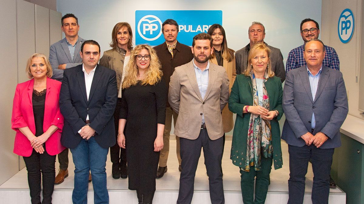 Los candidatos reunidos en la sede del Partido Popular en León. | L.N.C.