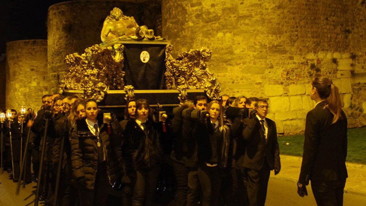 El Via Lucis de Jesús Sacramentado ‘inauguró’ en León el Domingo de Resurrección. | L.N.C. El Via Lucis de Jesús Sacramentado ‘inauguró’ en León el Domingo de Resurrección. | L.N.C.