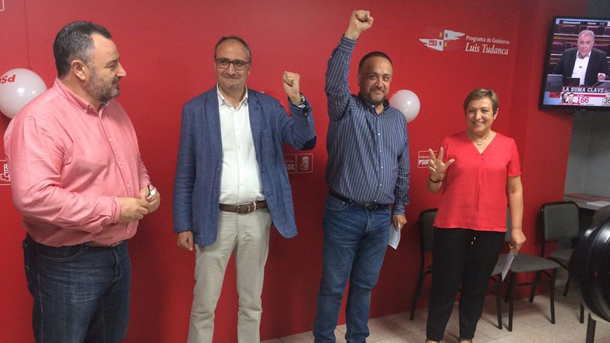 Eduardo Morán, Olegario Ramón, Gerardo A. Courel y Carmen Morán celebran la victoria socialista en el Bierzo. | PSOE PONFERRADA