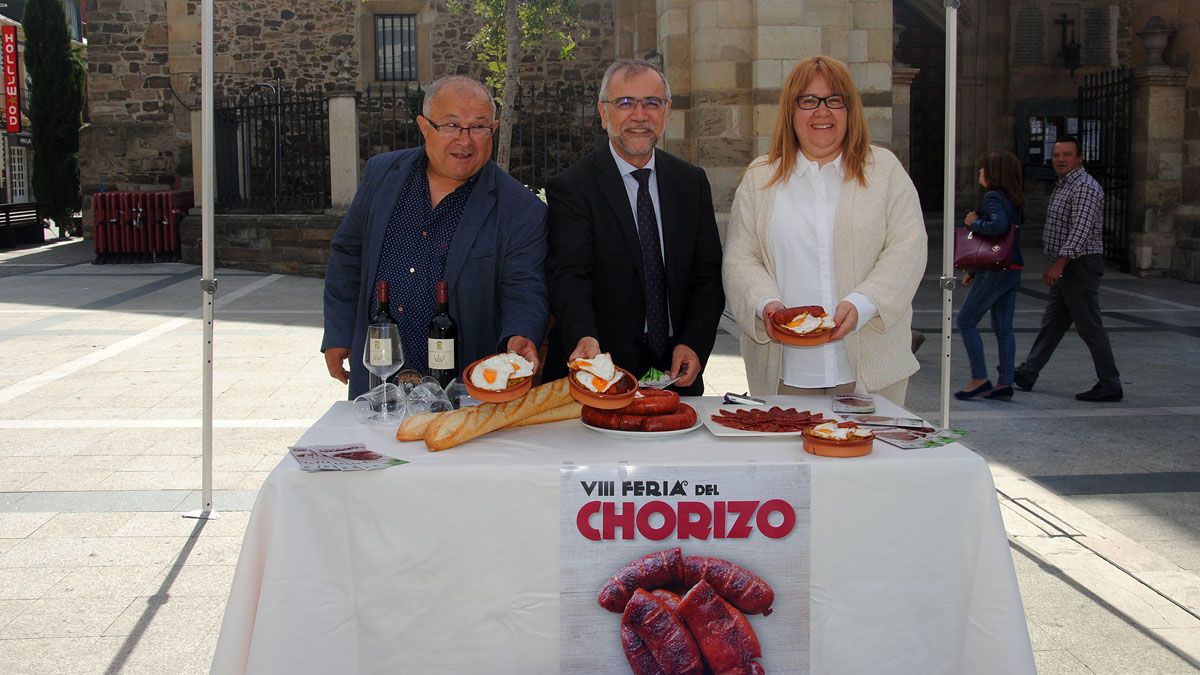 La Plaza Mayor acogió ayer el acto de presentación de la muestra. | ABAJO La Plaza Mayor acogió ayer el acto de presentación de la muestra. | ABAJO