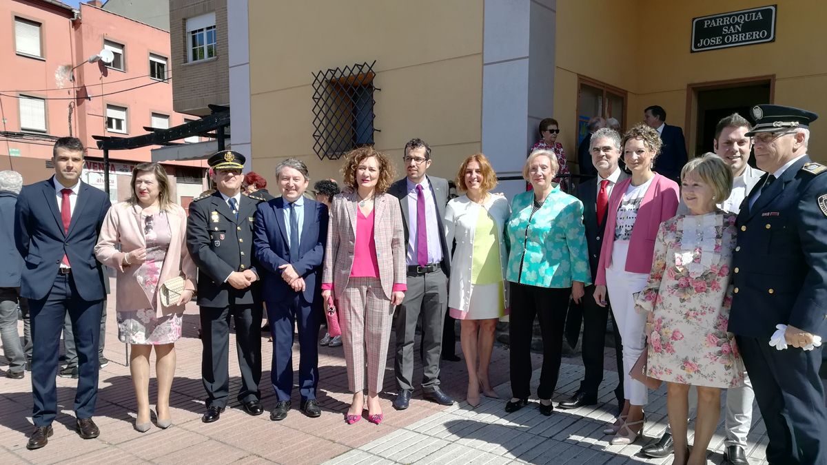 Representantes políticos y candidatos ponferradinos acompañaron a los vecinos en las fiestas patronales de Cuatrovientos. | M.I.