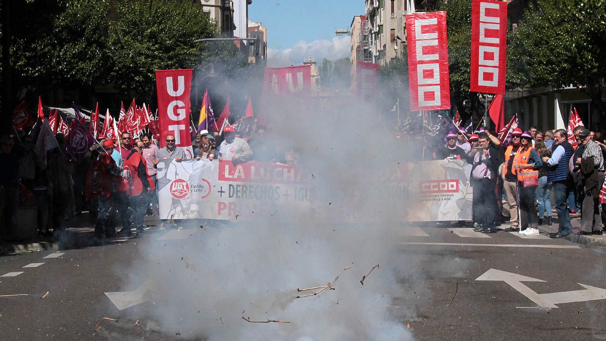 Arranque de la manifestación del primero de mayo en la capital leonesa. | PEIO GARCÍA (ICAL)