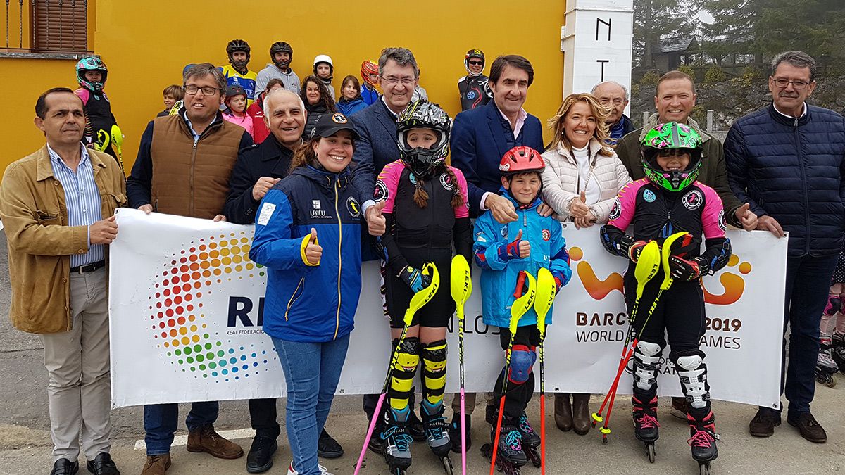 Acto celebrado este miércoles en La Raya, el pueblo más alto de Asturias, al que acudieron representantes del PP de León. | L.N.C.