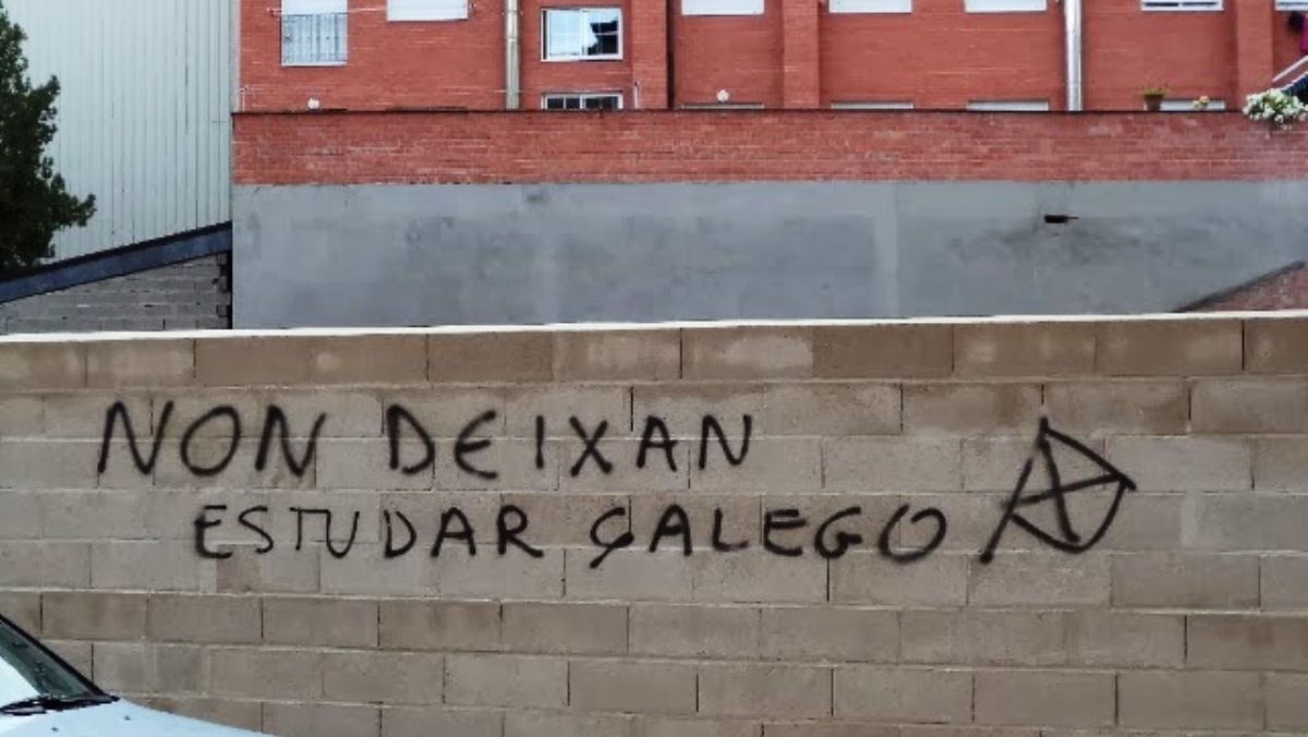 Pintada en gallego en una calle de Ponferrada. | L.N.C.