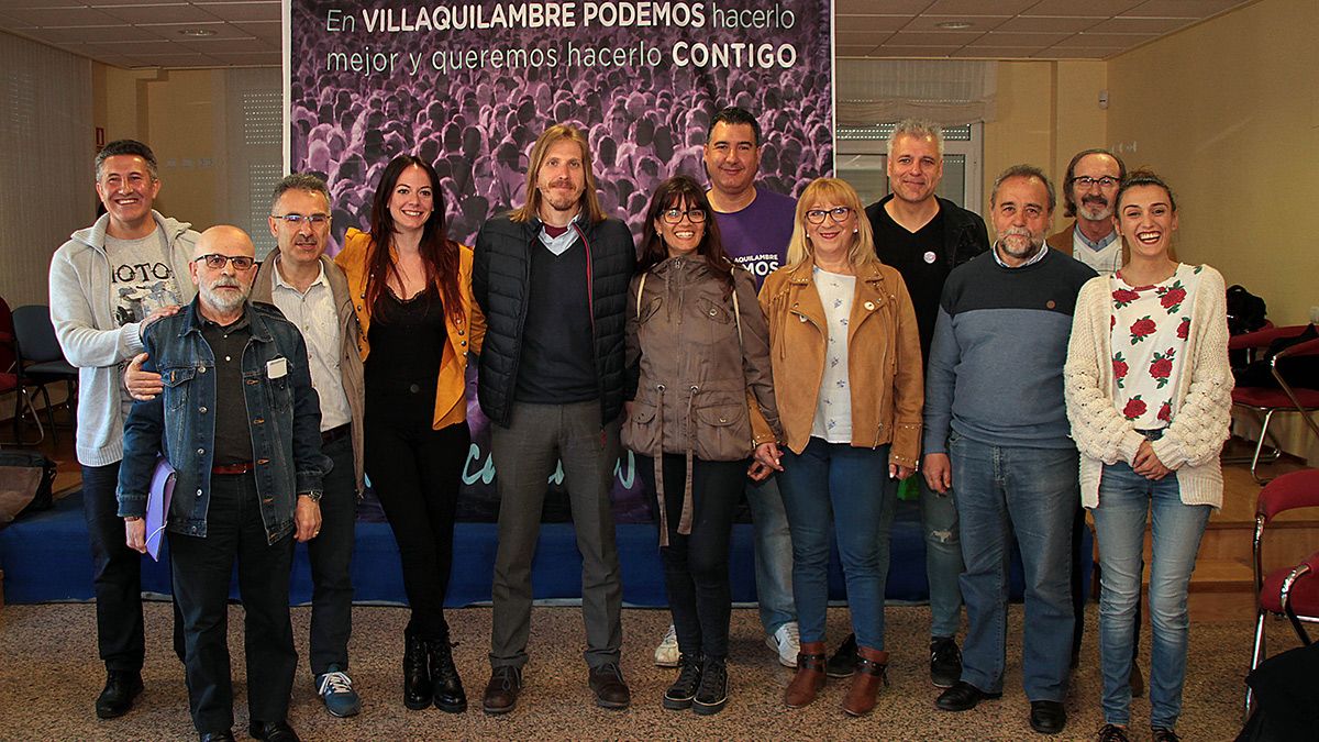 Pablo Fernández(C), con los candidatos de Podemos a nivel autonómico y municipal. | ICAL
