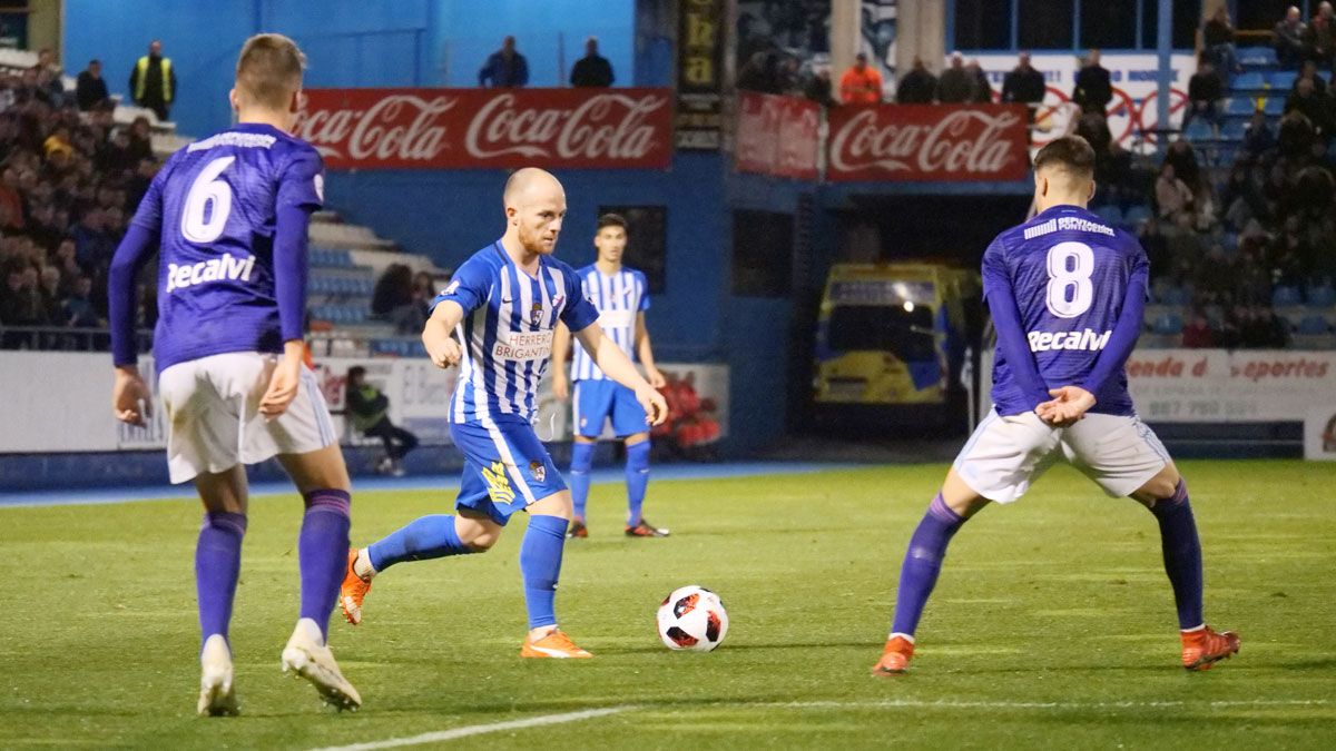 Isi, durante el partido ante el Celta B. | FRANCISCO L. POZO