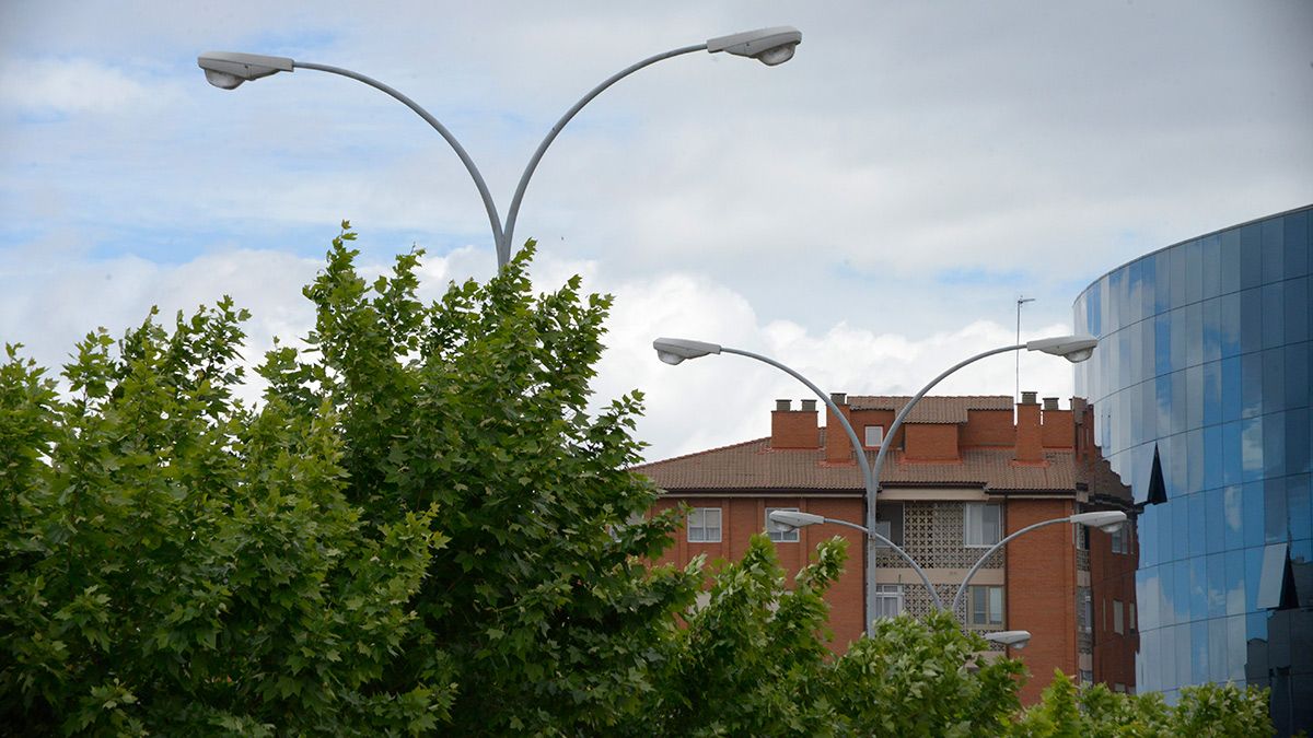 Farolas en la ciudad de León. | MAURICIO PEÑA Farolas en la ciudad de León. | MAURICIO PEÑA