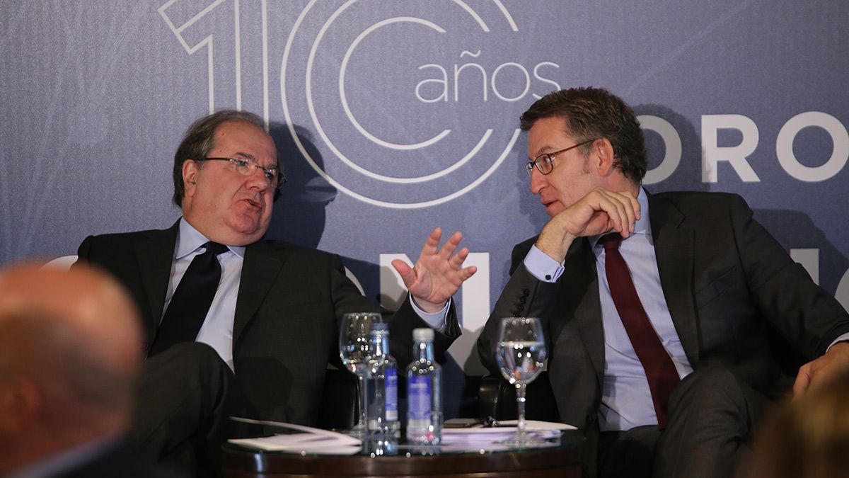 El presidente de la Junta de Castilla y León, Juan Vicente Herrera, y el presidente de la Xunta de Galicia, Alberto Núñez Feijoo, en el Foro 'Desafíos socioeconómicos de las regiones atlánticas' de El Norte de Castilla. | ICAL