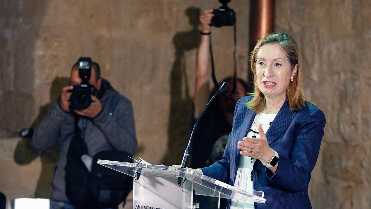 La presidenta del Congreso de los Diputados, Ana Pastor, clausura en León el I Encuentro Parlamentario España-Estados Unidos. | ICAL