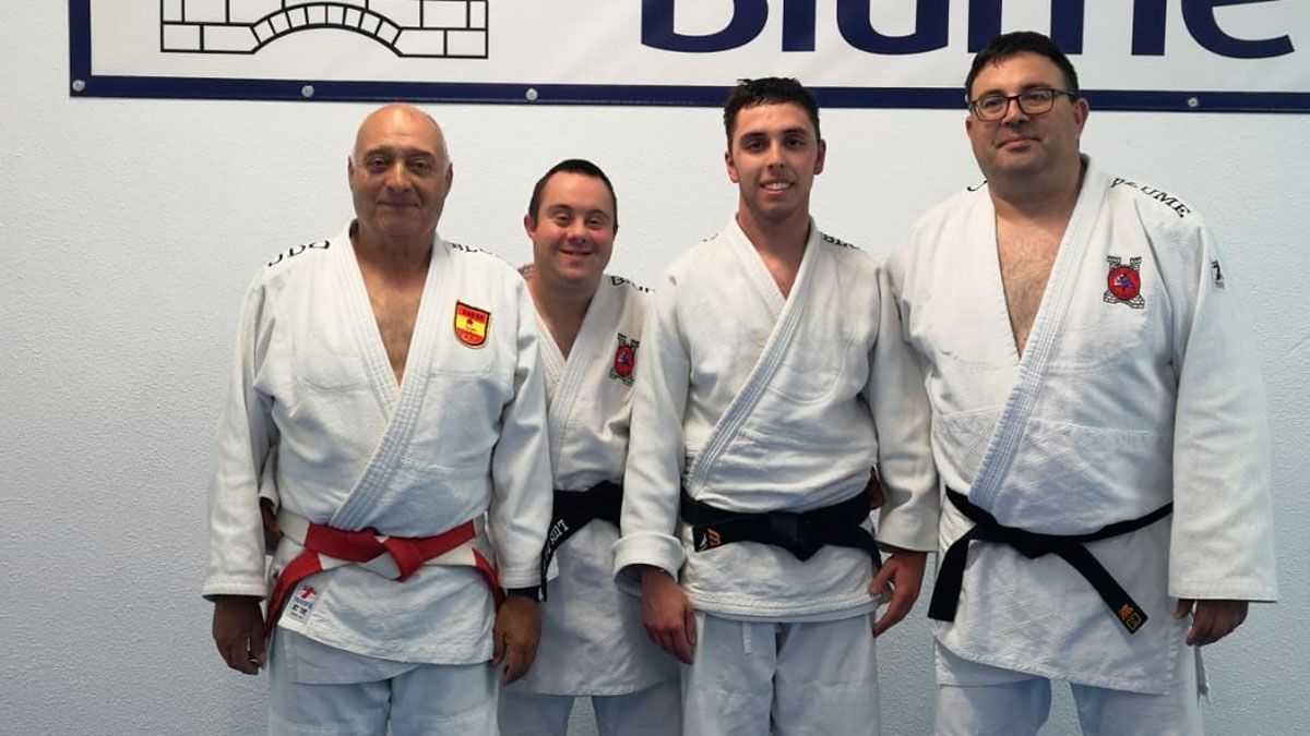 Luis Domínguez, segundo por la izquierda, junto a Alberto Yáñez, Roberto Estébanez y Miguel Ängel Trejo. | L.N.C. Luis Domínguez, segundo por la izquierda, junto a Alberto Yáñez, Roberto Estébanez y Miguel Ängel Trejo. | L.N.C.