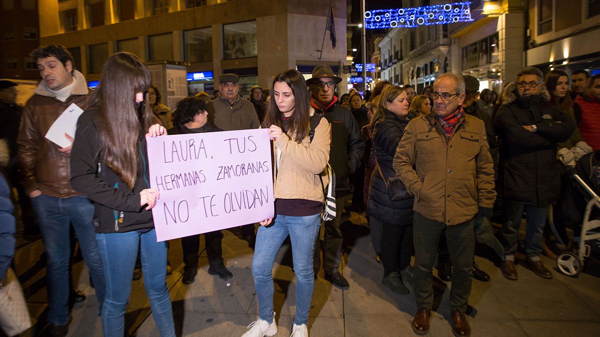 Imagen de una de las concentraciones que se celebró en Zamora en recuerdo de Laura Luelmo, asesinada en Huelva. | ICAL Imagen de una de las concentraciones que se celebró en Zamora en recuerdo de Laura Luelmo, asesinada en Huelva. | ICAL
