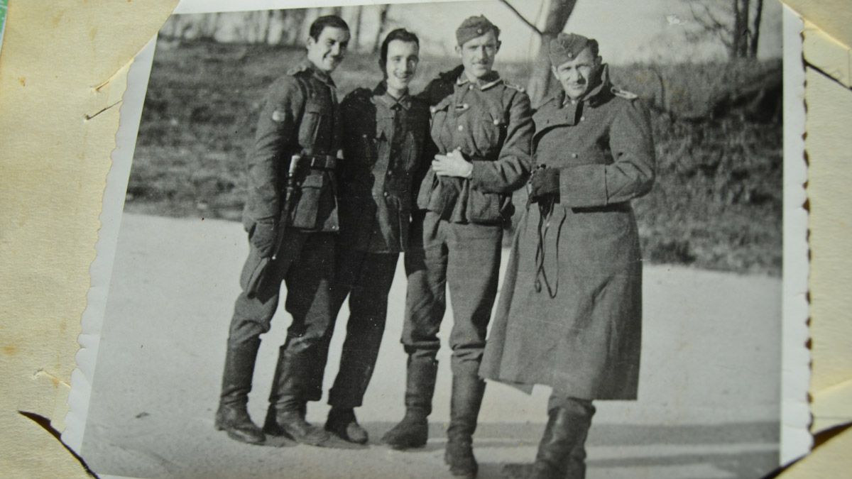 Vieja foto de combatientes de la División Azul. Vieja foto de combatientes de la División Azul.