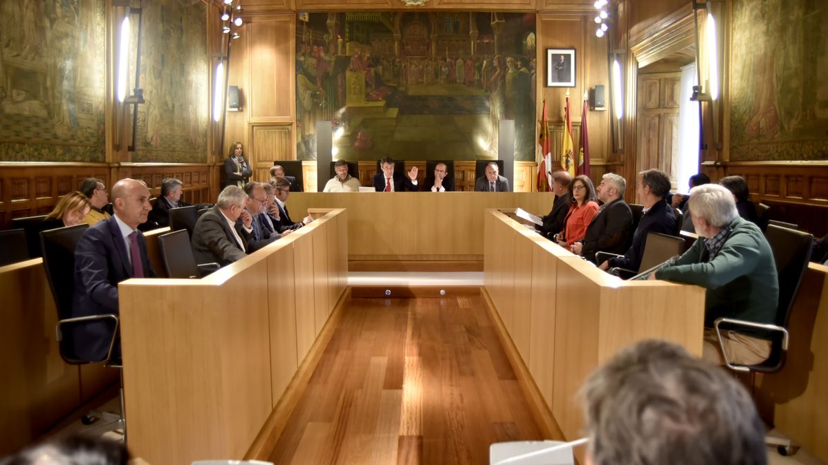 La Diputación ha celebrado este viernes una doble sesión plenaria. | SAÚL ARÉN