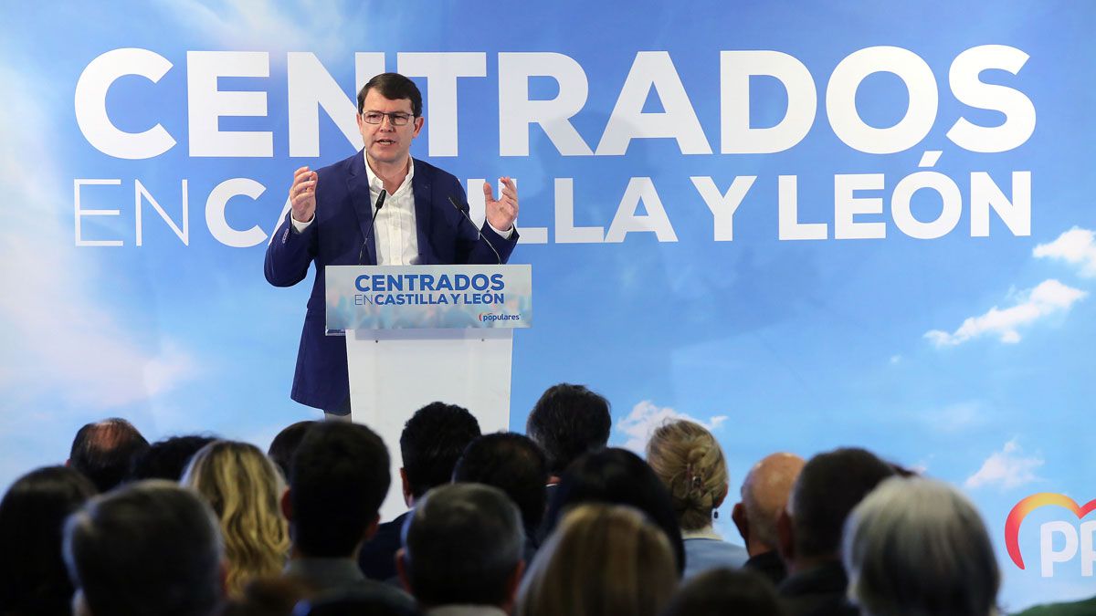El candidato a la Junta de Castilla y León por el PP, Alfonso Fernández Mañueco, este domingo en Ponferrada. | R.C. (ICAL)
