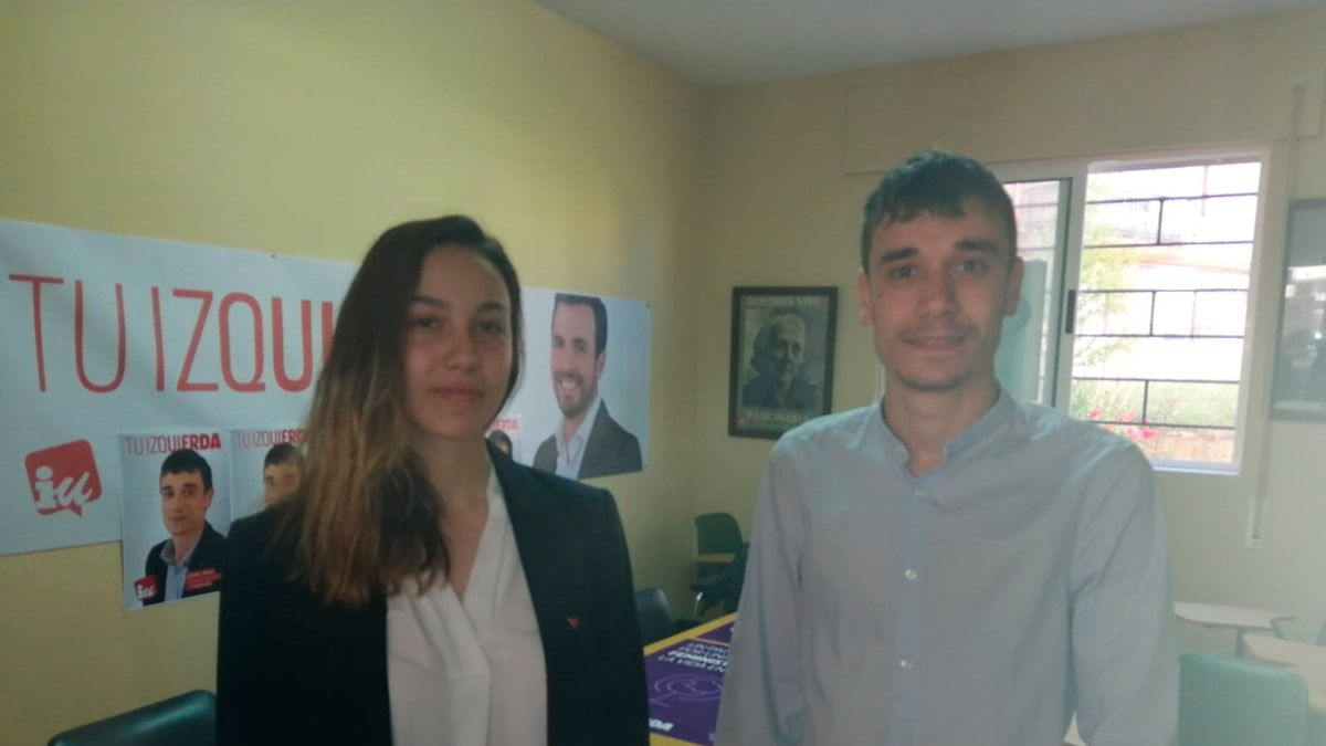 Ana Fernández y el candidato a la Alcaldía de Ponferrada, Javier Arias.