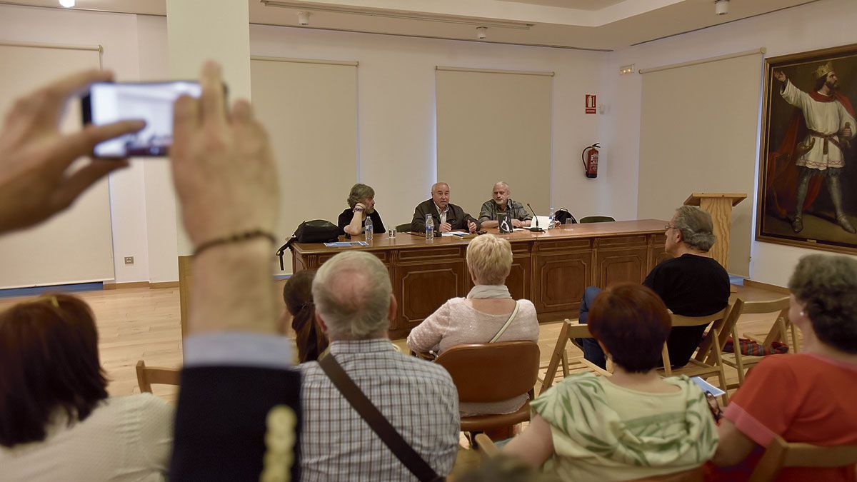 Eloy Rubio Carro estuvo acompañado en la presentación por José Luis Puerto. | SAÚL ARÉN