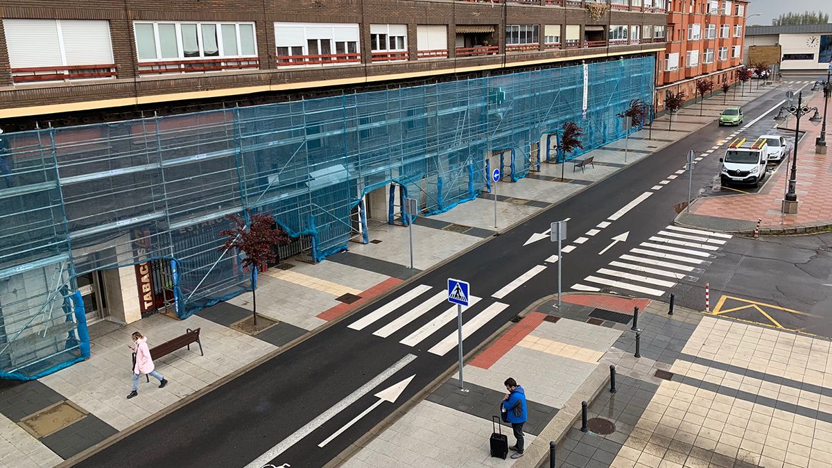 Obras que se están llevando a cabo en el antiguo economato de Renfe. | L.N.C. Obras que se están llevando a cabo en el antiguo economato de Renfe. | L.N.C.