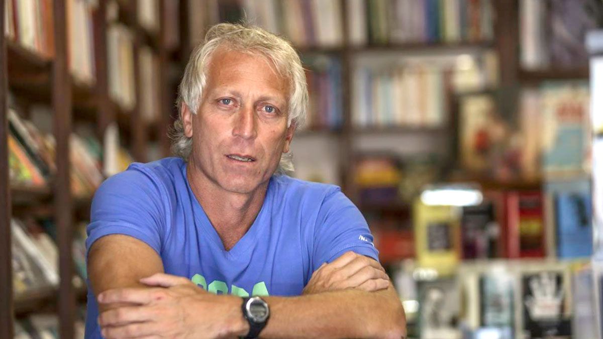 El escritor uruguayo Guillermo Pellegrino acude este miércoles a Botines.