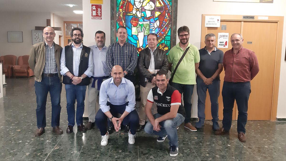 Los miembros de la nueva junta directiva de la asociación. | L.N.C.