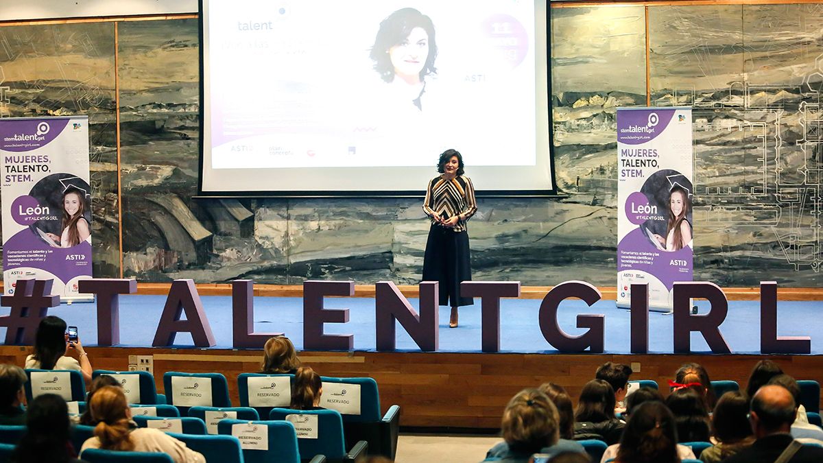 Una de las conferencias del programa 'Stem Talent Girl' en León. | ICAL