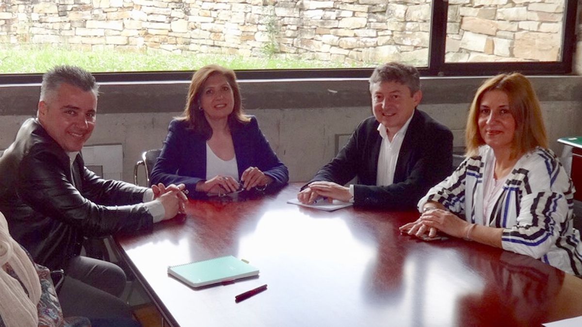 Folgueral y Macías en la reunión con Bello.