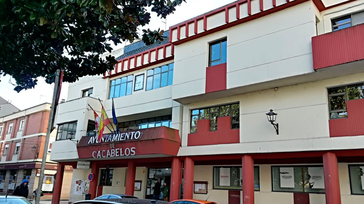 Fachada del Ayuntamiento de Cacabelos.