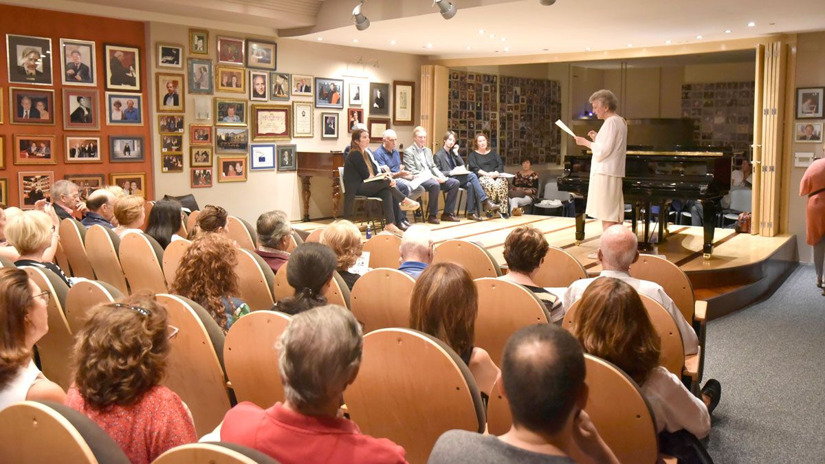 La sala Eutherpe sirvió de presentación a su anterior novela ‘La oficina de la cuarta planta’. | SAÚL ARÉN