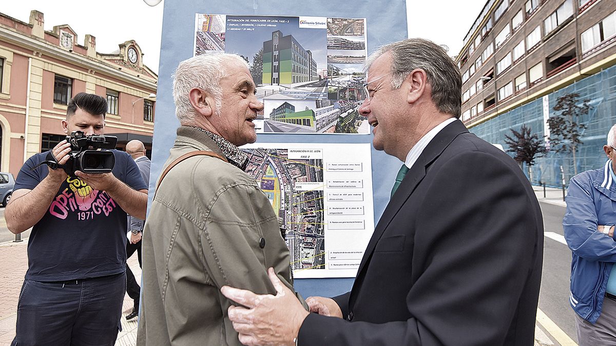 Un instante de la presentación de la propuesta de Silván. | SAÚL ARÉN Un instante de la presentación de la propuesta de Silván. | SAÚL ARÉN