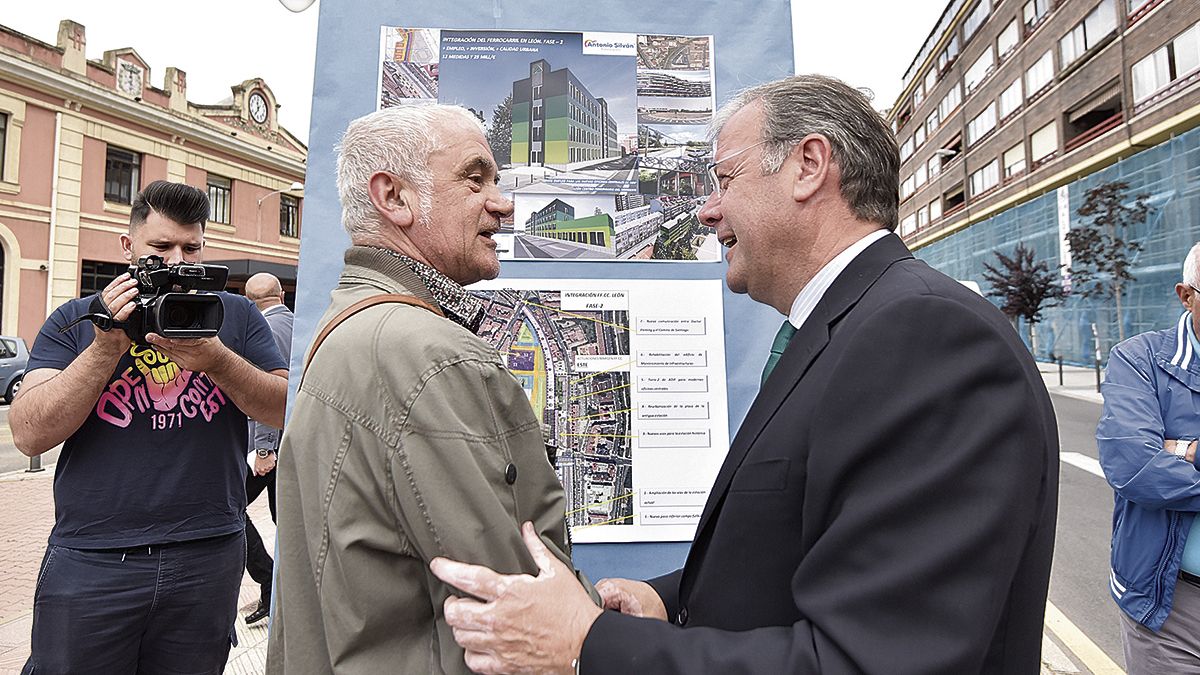 Un instante de la presentación de la propuesta de Silván. | SAÚL ARÉN