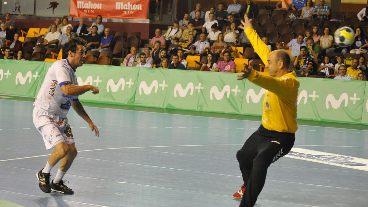 Juanín y Hombrados se encontrarán una última vez en la despedida del extremo. | DANIEL MARTÍN