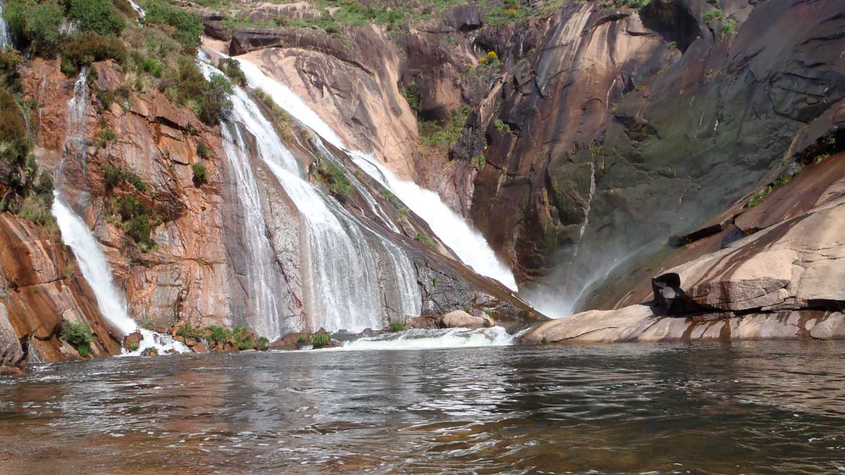 Río Xallas desembocando en el océano Atlantico. | R.P.N.