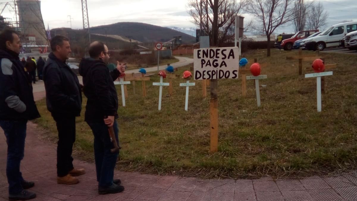 Campamento de los auxiliares, que suma más de 80 días de movilización. Campamento de los auxiliares, que suma más de 80 días de movilización.