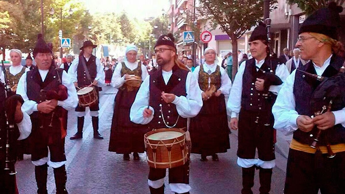 Abelladeira es una de las agrupaciones que lucha por las tradiciones foclk de la comarca. | ABELLADEIRA