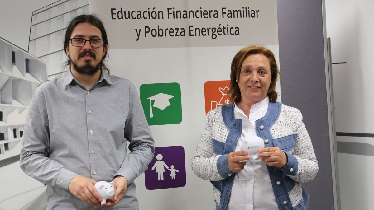 La concejala de Familia y Asuntos, Aurora Baza, y el coordinador de las jornadas, Daniel Álvarez. | L.N.C.