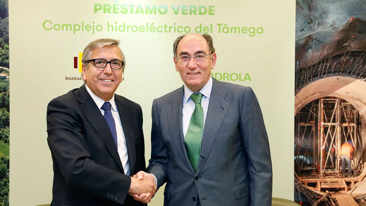 Ignacio Galán y José Carlos García de Quevedo, durante la firma del convenio. | L.N.C.