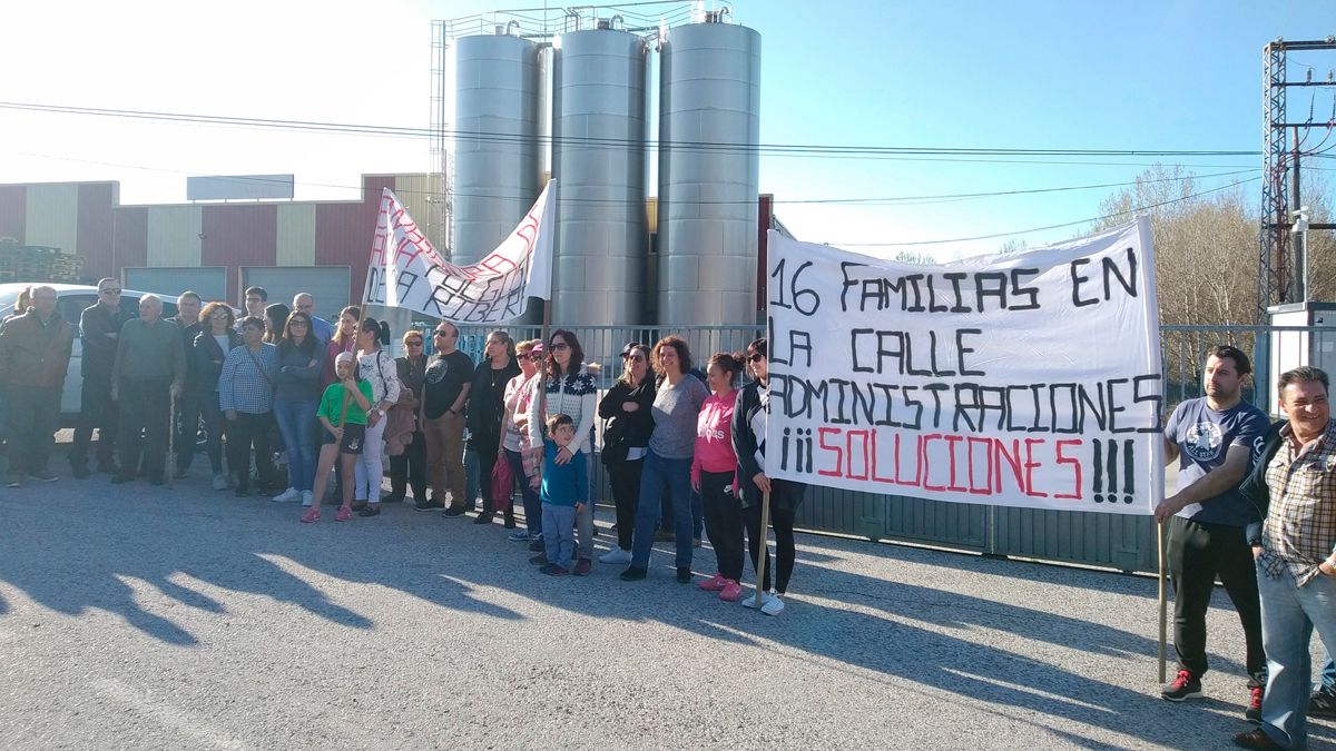 Una de las movilizaciones de los ex trabajadores a las puertas de la fábrica cerrada. | M.I..