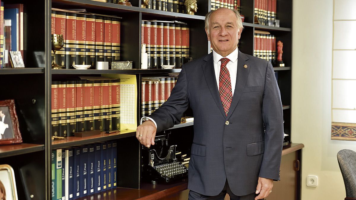Antonio Jarrín es el Decano del Colegio Oficial de Titulares Mercantiles. | SAÚL ARÉN Antonio Jarrín es el Decano del Colegio Oficial de Titulares Mercantiles. | SAÚL ARÉN