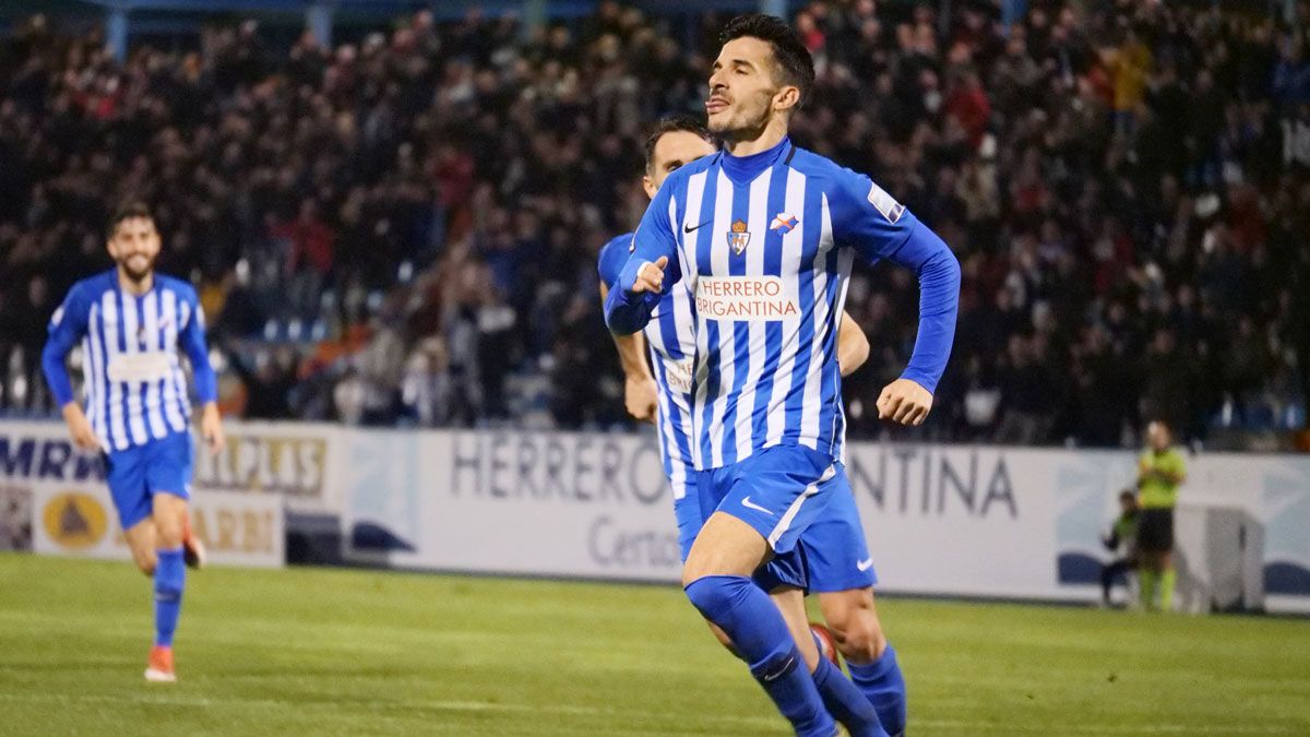 Míchel Zabaco fue protagonista involuntario del último ‘playoff’ para el Cartagena. | FRANCISCO L. POZO