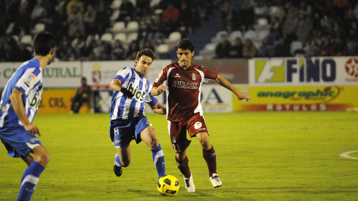 Un instante del partido disputado entre Ponferradina y Cartagena. | MAURICIO PEÑA