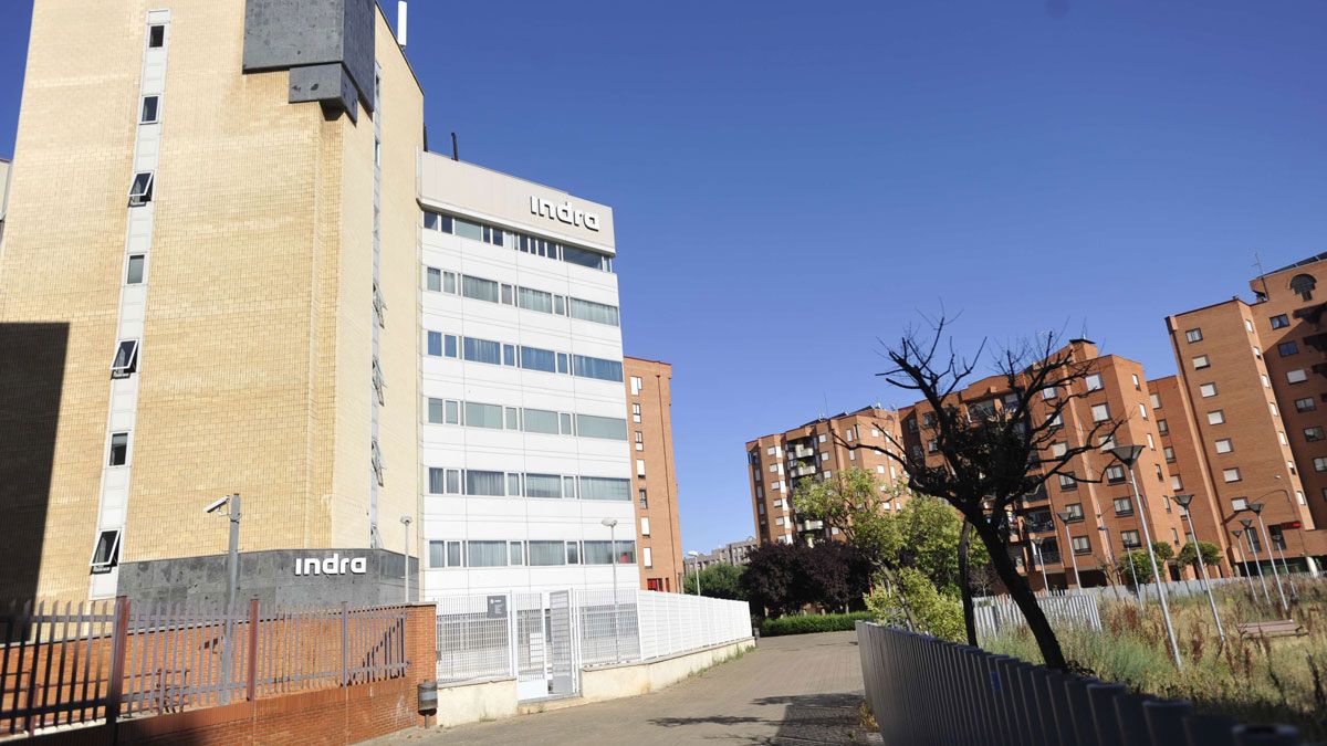 Imagen de archivo de una vista de la sede de Indra en León. | MAURICIO PEÑA Imagen de archivo de una vista de la sede de Indra en León. | MAURICIO PEÑA