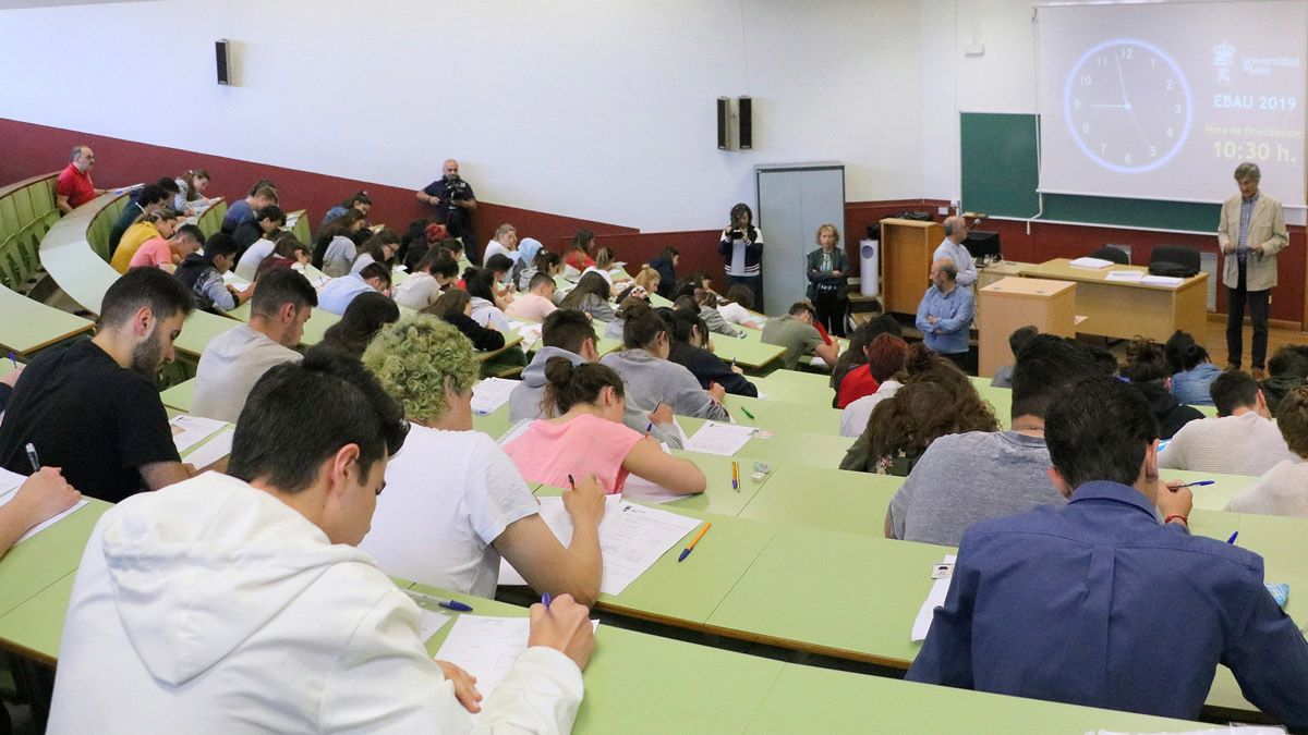 Primeros minutos de la Ebau 2019 en la Universidad de León durante el examen de Lengua Castellana y Literatura. | L.N.C.