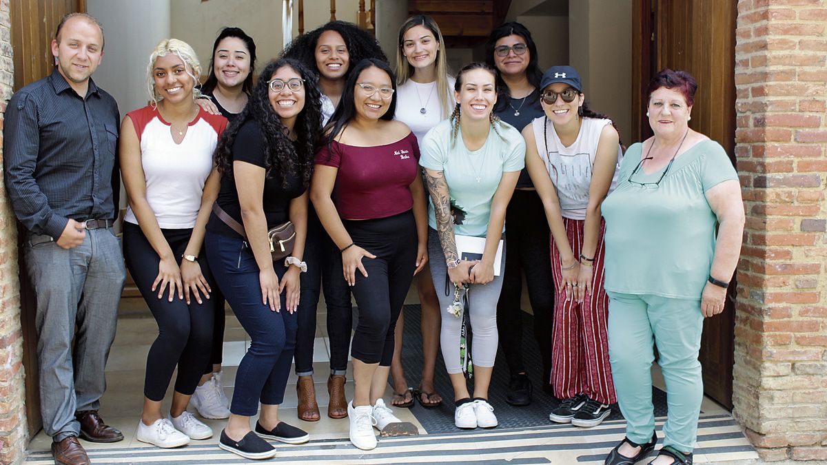 El grupo de estudiantes californianas que llegó a Boñar para este proyecto de intercambio cultural. | L.N.C.